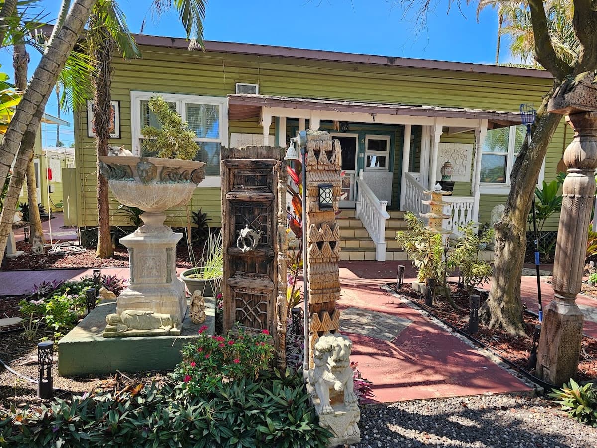 ☺Memorable Eastside Apartment Close to Ocean - Photo 3