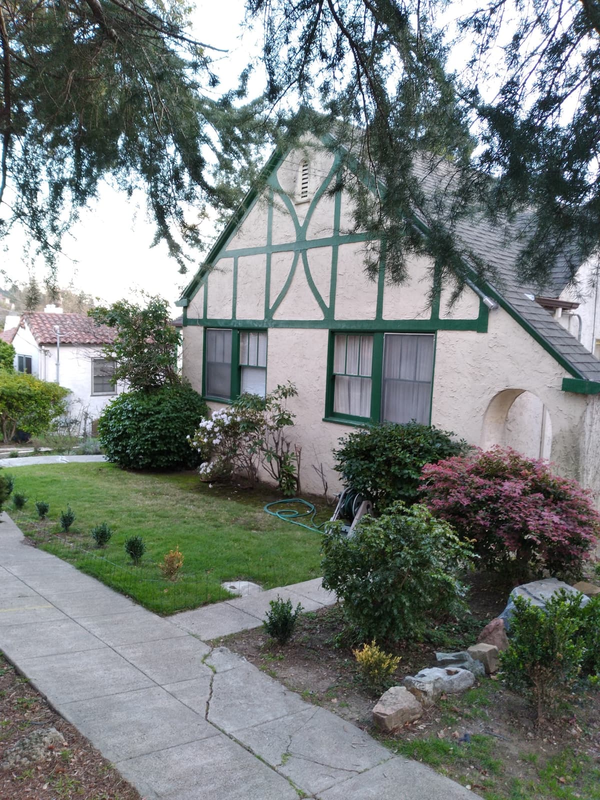 Hills Hideaway with Bay Views & Garden - Photo 1
