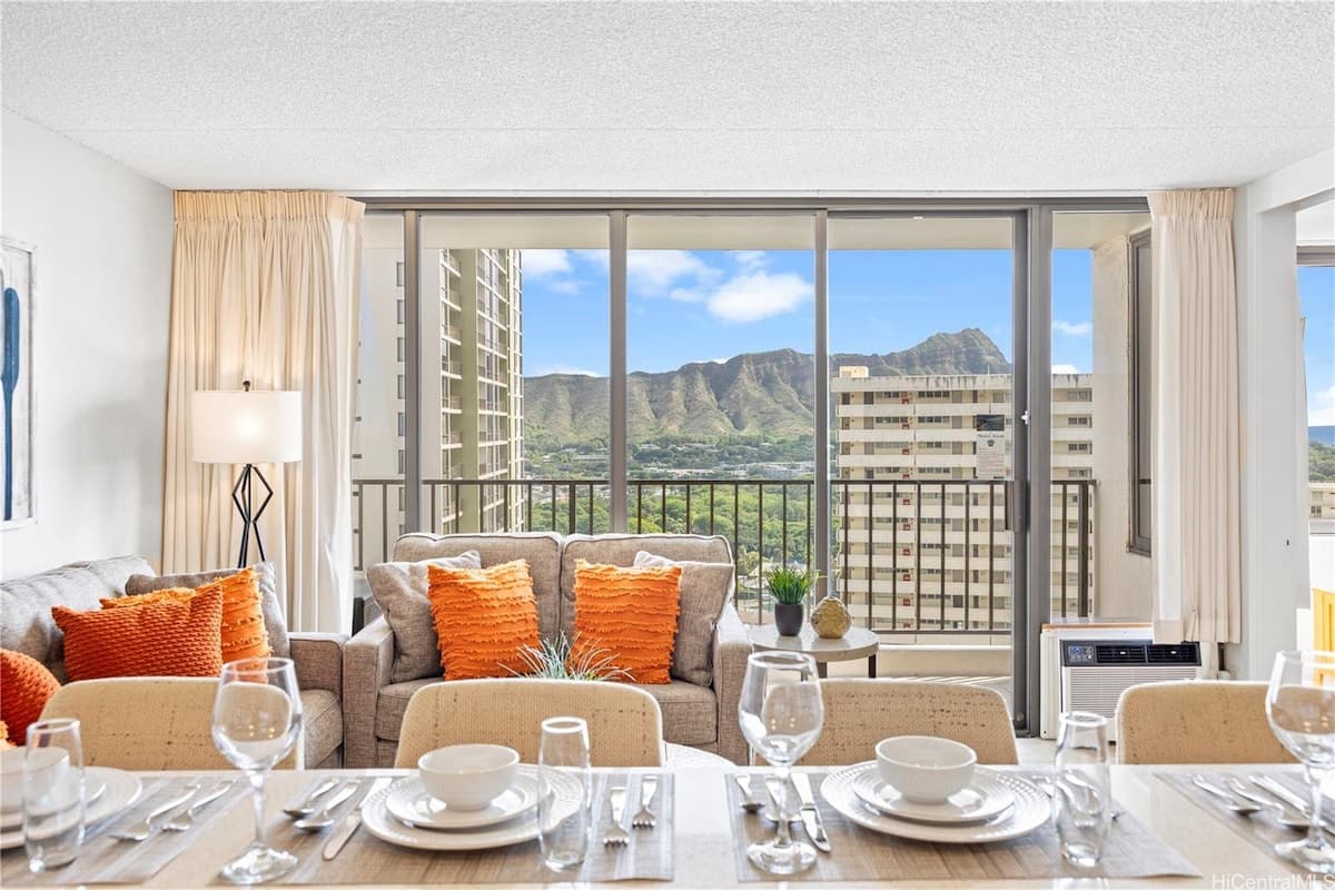 Condo in Honolulu · ★4.63 · 1 bedroom · 2 beds · 1 private bath - Photo 1