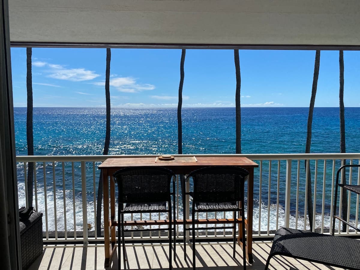 Kona Oceanfront Studio #311 WITH LANAI and A/C!! - Photo 2
