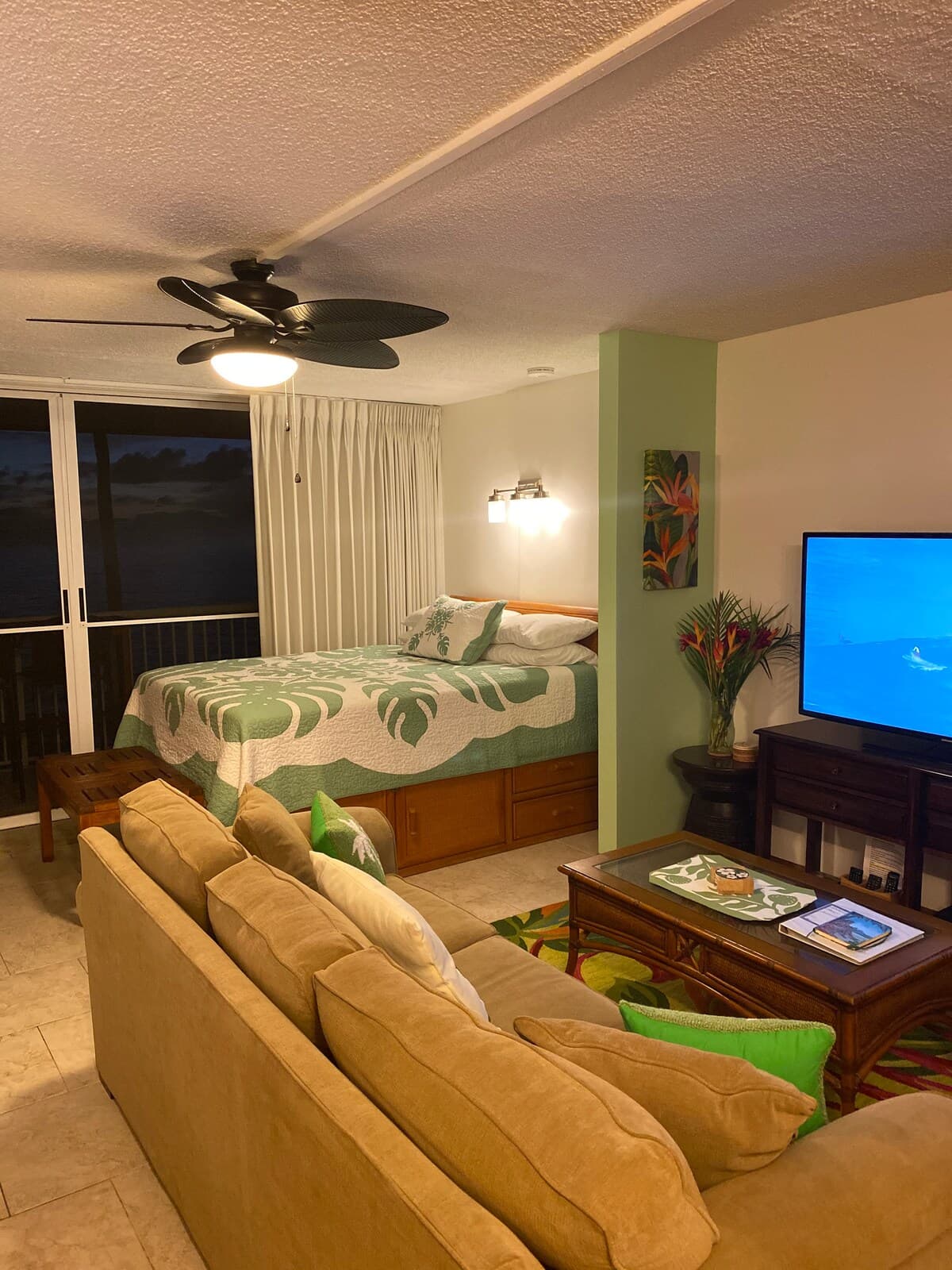 Kona Oceanfront Studio #311 WITH LANAI and A/C!! - Photo 5