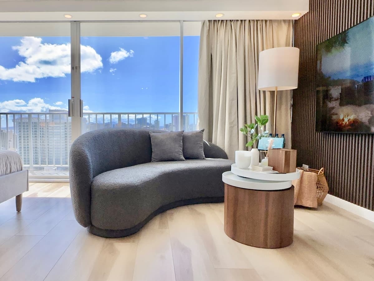 Top FL-Chic Upscale Studio w/2 Queens Near Beach - Photo 4