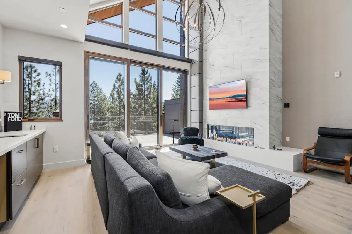Home in Crystal Bay · ★4.9 · 2 bedrooms · 2 beds · 2.5 private baths - Photo 2