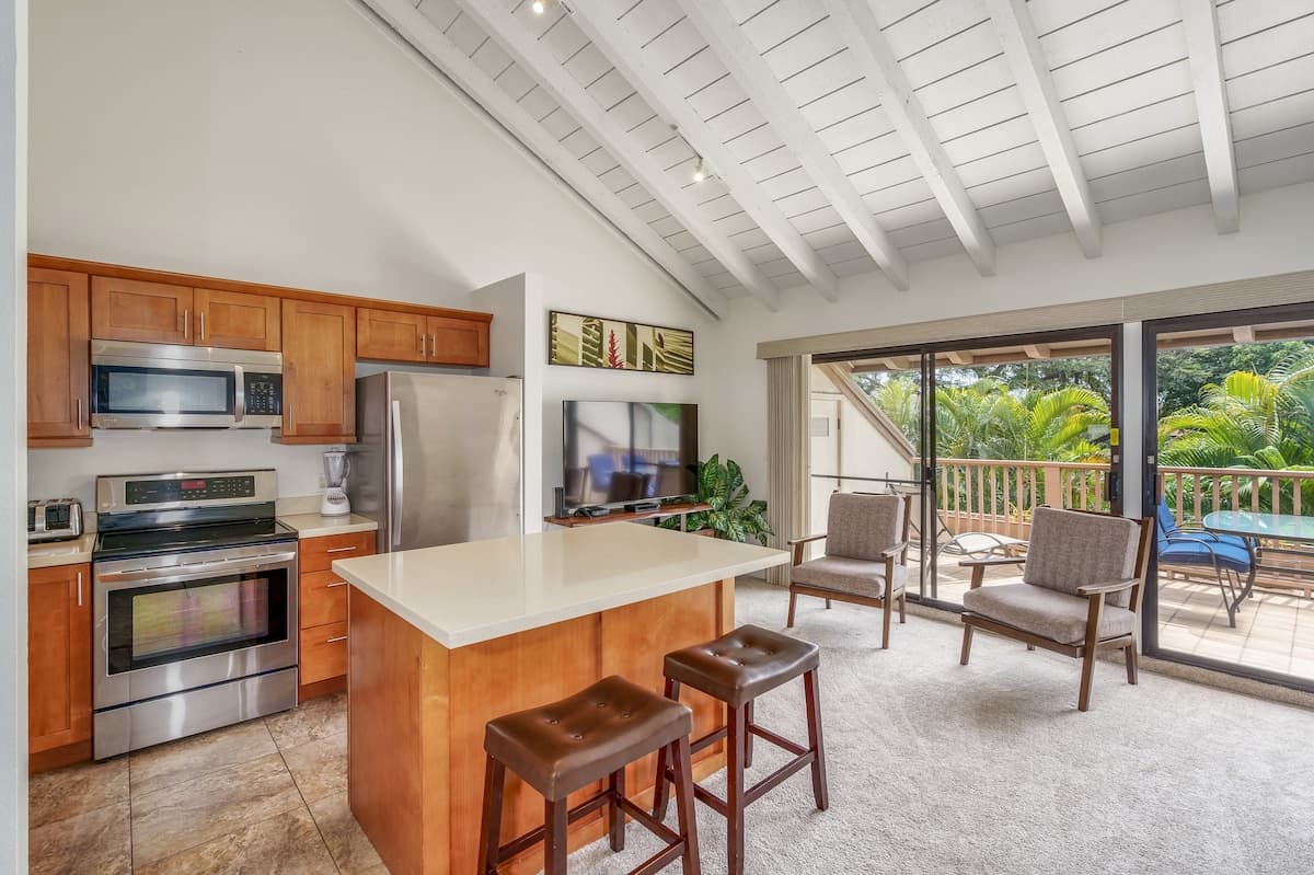 Condo in Kihei · ★4.75 · 2 bedrooms · 3 beds · 2 private baths - Photo 1