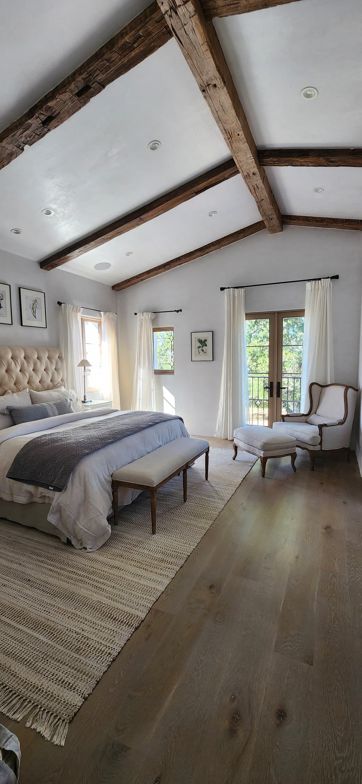 1920s Hollywood Villa on 4-Acre Oak Estate - Photo 3
