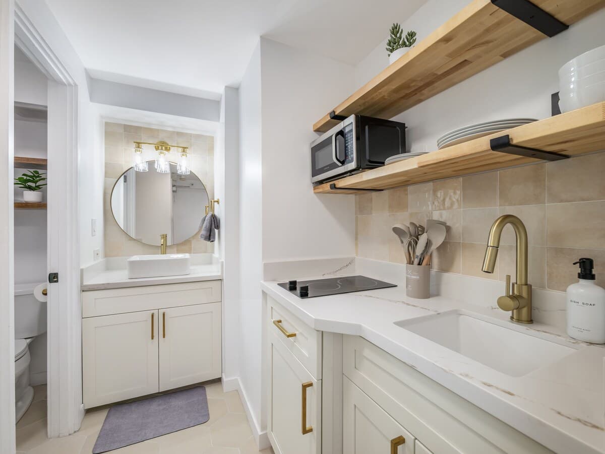 Waikiki Gem! Renovated, Steps Away From The Beach! - Photo 1