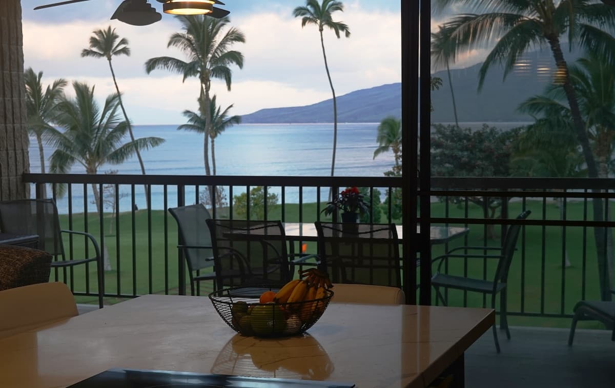 Renovation! True oceanfront Views! 2BDR 2Ba - Photo 1