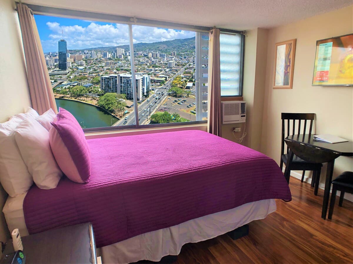 Condo in Honolulu · ★4.83 · 1 bedroom · 1 bed · 1 private bath - Photo 3