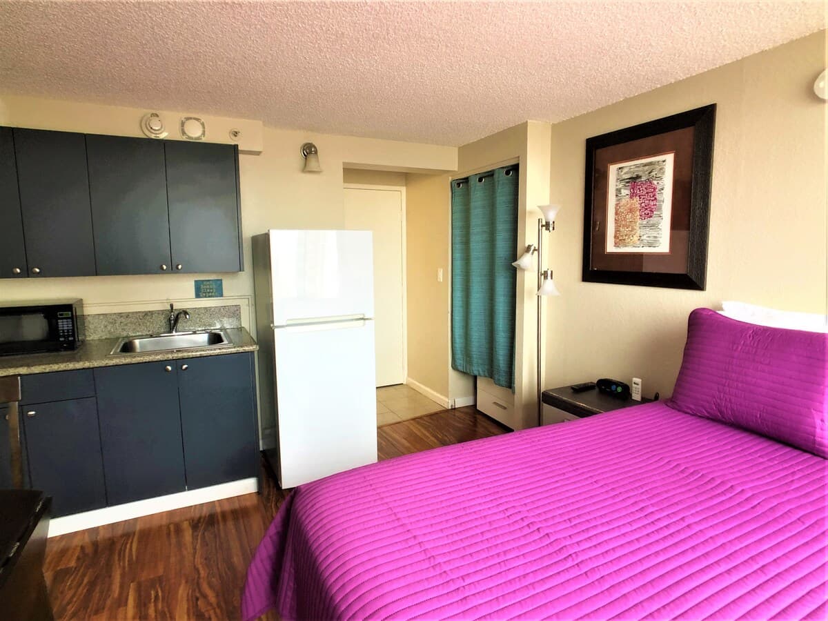 Condo in Honolulu · ★4.83 · 1 bedroom · 1 bed · 1 private bath - Photo 4