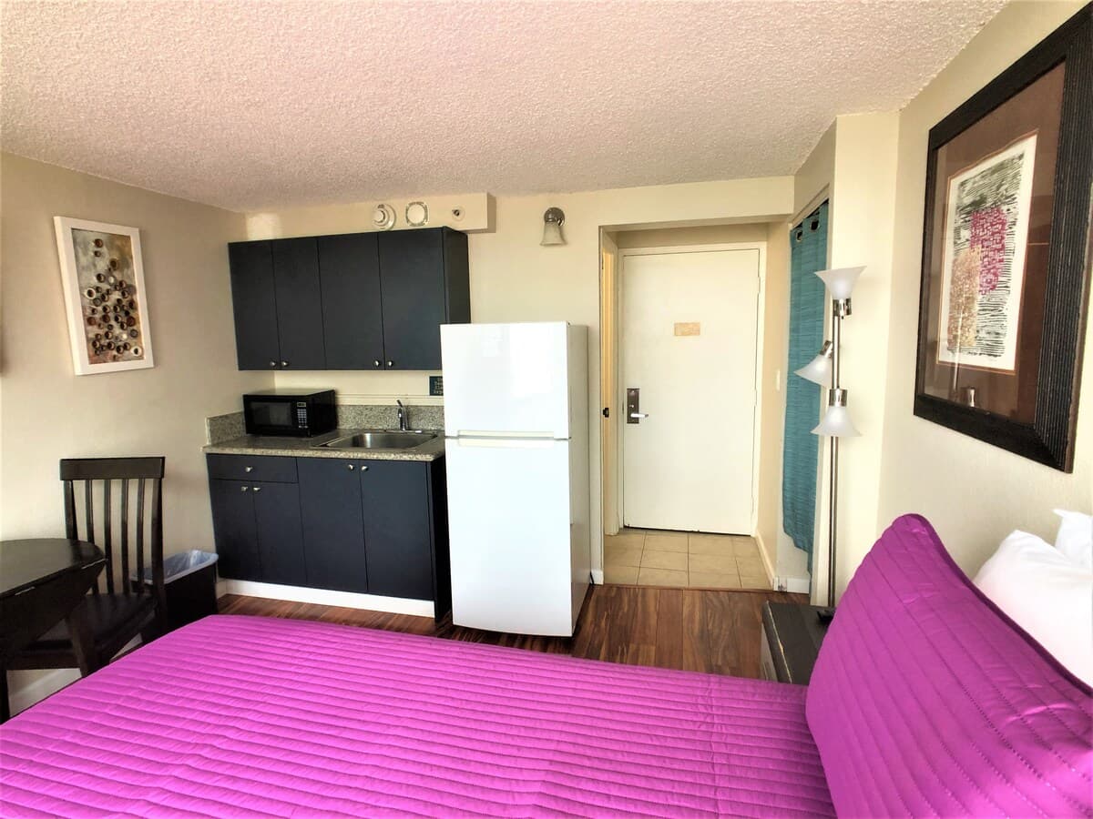 Condo in Honolulu · ★4.83 · 1 bedroom · 1 bed · 1 private bath - Photo 5