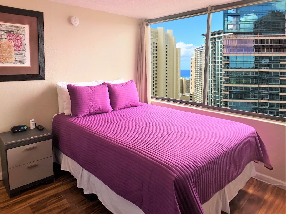 Condo in Honolulu · ★4.83 · 1 bedroom · 1 bed · 1 private bath - Photo 1