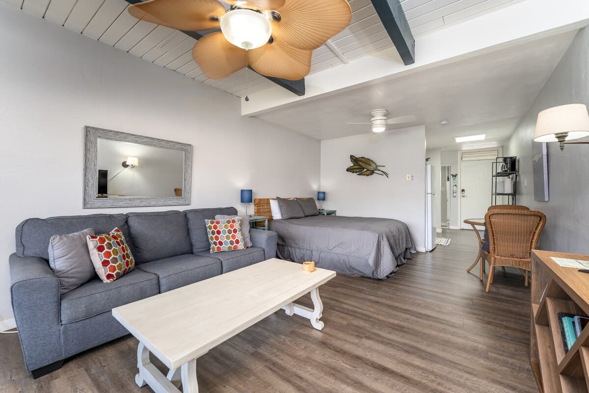 Condo in Kihei · ★4.88 · Studio · 2 beds · 1 bath - Photo 3