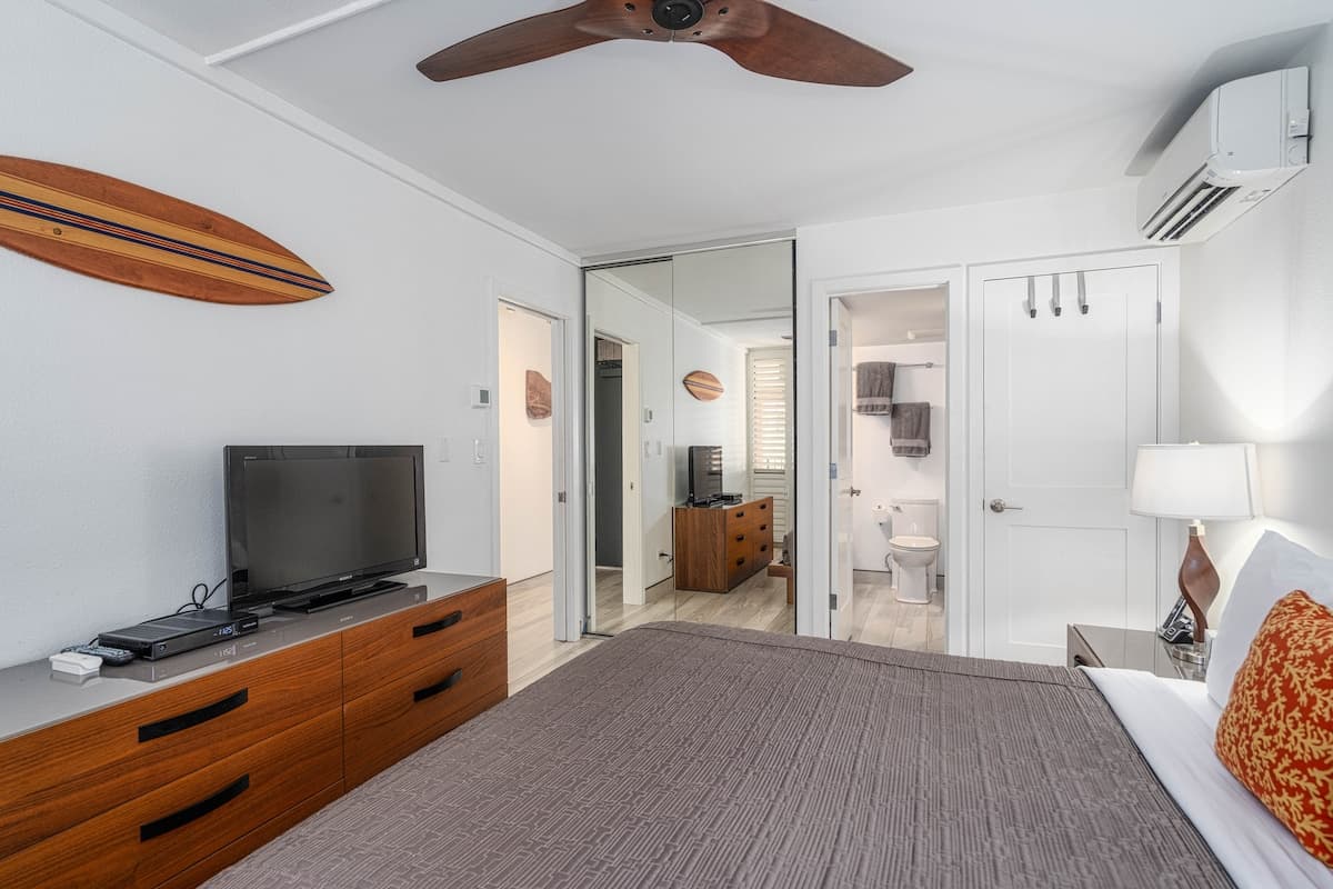 Condo in Kihei · ★4.93 · 1 bedroom · 1 bed · 2 private baths - Photo 3