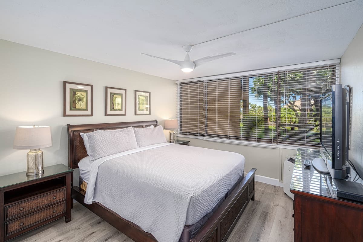 Condo in Kihei · ★4.82 · 2 bedrooms · 3 beds · 2 private baths - Photo 2