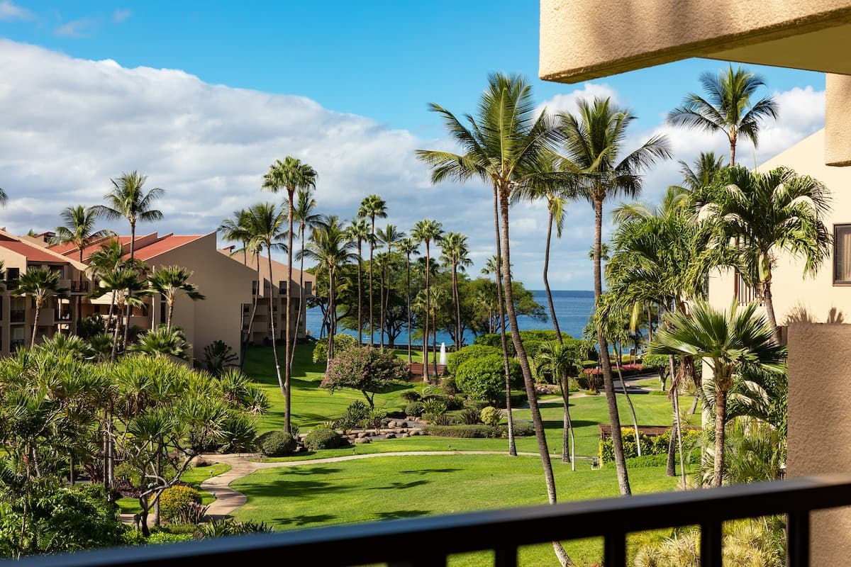 Condo in Kihei · ★4.87 · 1 bedroom · 1 bed · 2 private baths - Photo 3