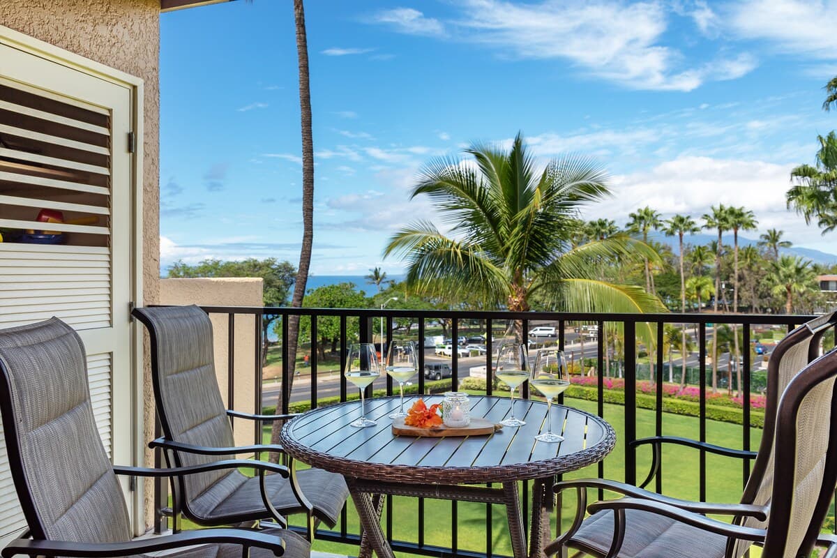 Condo in Kihei · ★4.83 · 2 bedrooms · 4 beds · 2 private baths - Photo 3