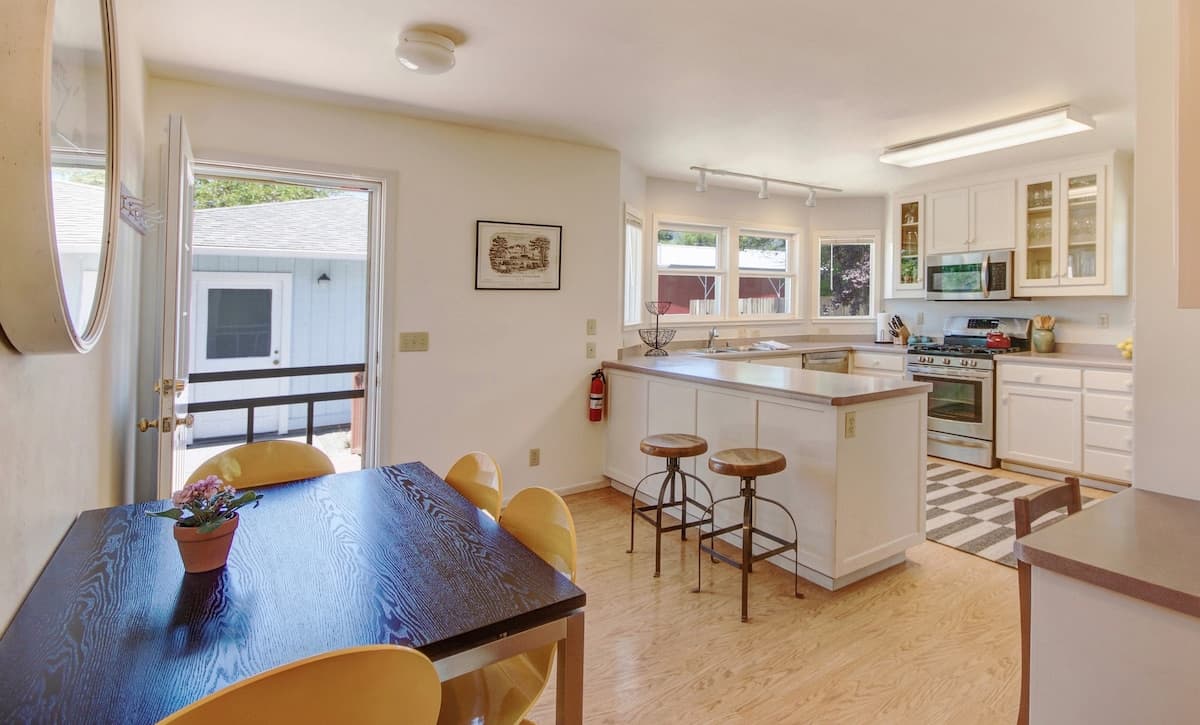 Kenwood Farmhouse with Pool & Vineyard Views - Photo 2