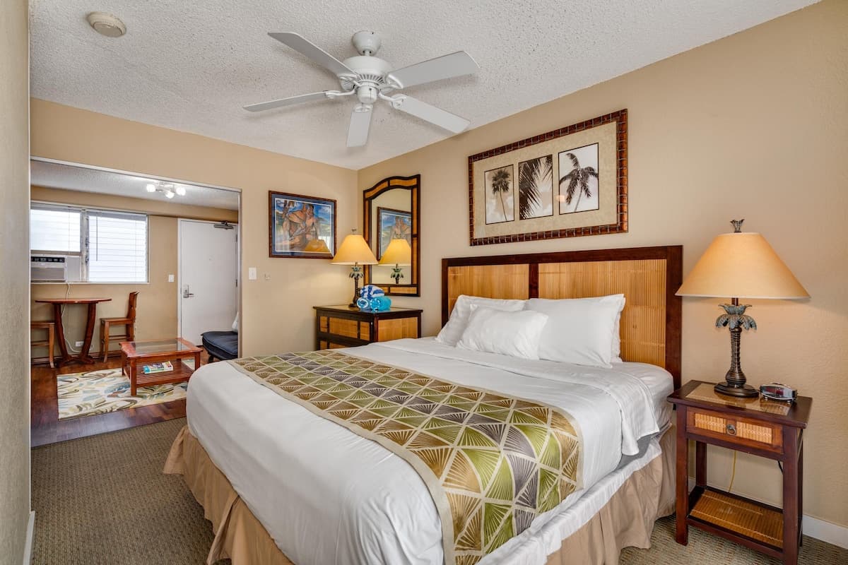 Cabana 302 - 2 Blocks from the beach - Photo 1