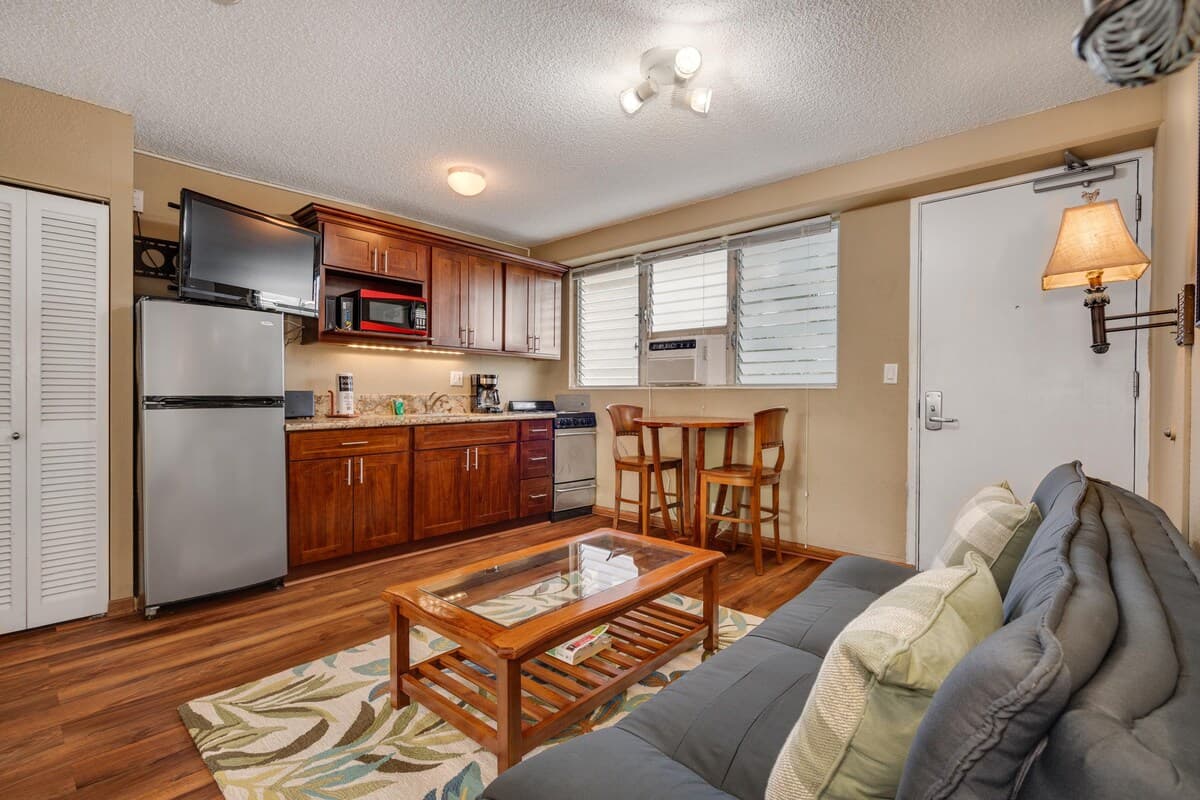 Cabana 302 - 2 Blocks from the beach - Photo 3
