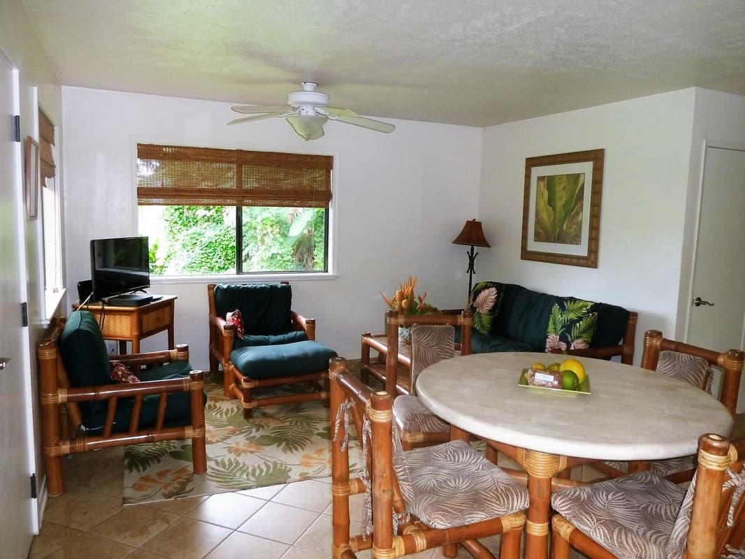Home in Hana · ★4.9 · 2 bedrooms · 2 beds · 1 shared bath - Photo 5