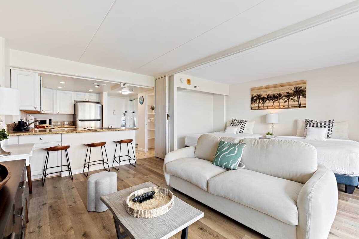 Condo in Honolulu · ★4.84 · 1 bedroom · 3 beds · 1 private bath - Photo 2