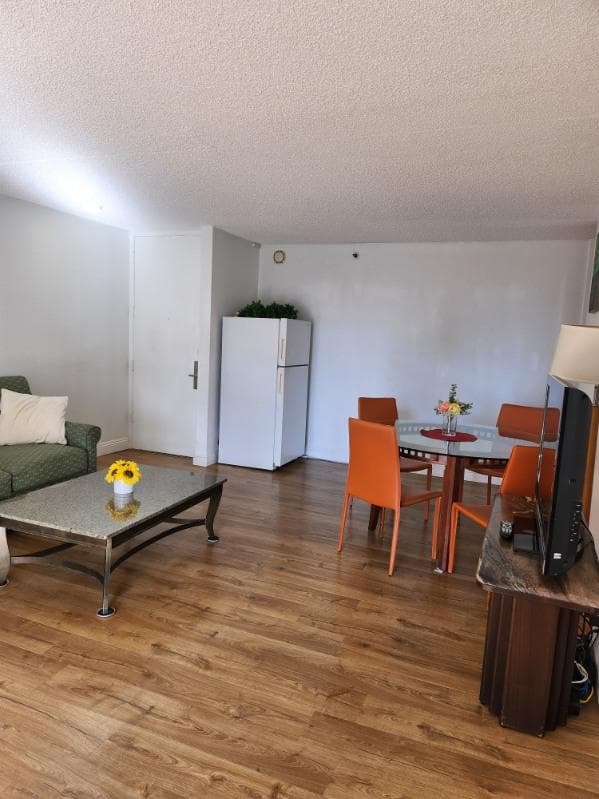 Condo in Honolulu · ★4.81 · 1 bedroom · 3 beds · 1 private bath - Photo 3