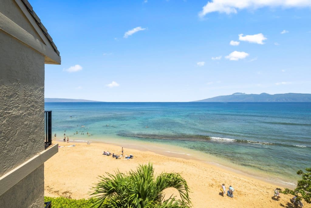 Condo in Lahaina · ★4.81 · 3 bedrooms · 4 beds · 2 private baths - Photo 5