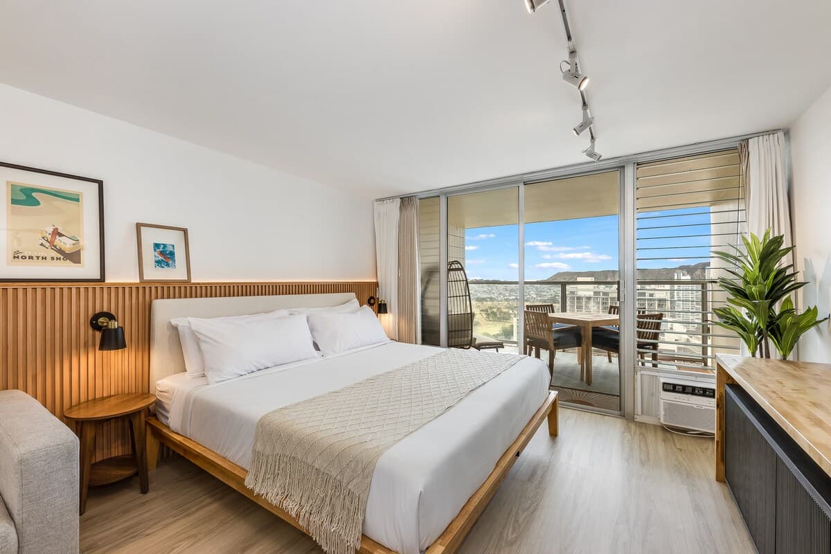 *Newly Remodeled - Ocean & Diamond Head View - Photo 2