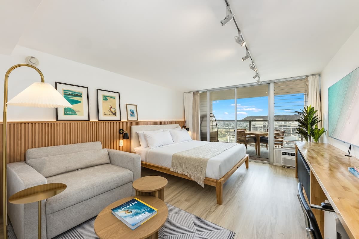 *Newly Remodeled - Ocean & Diamond Head View - Photo 1