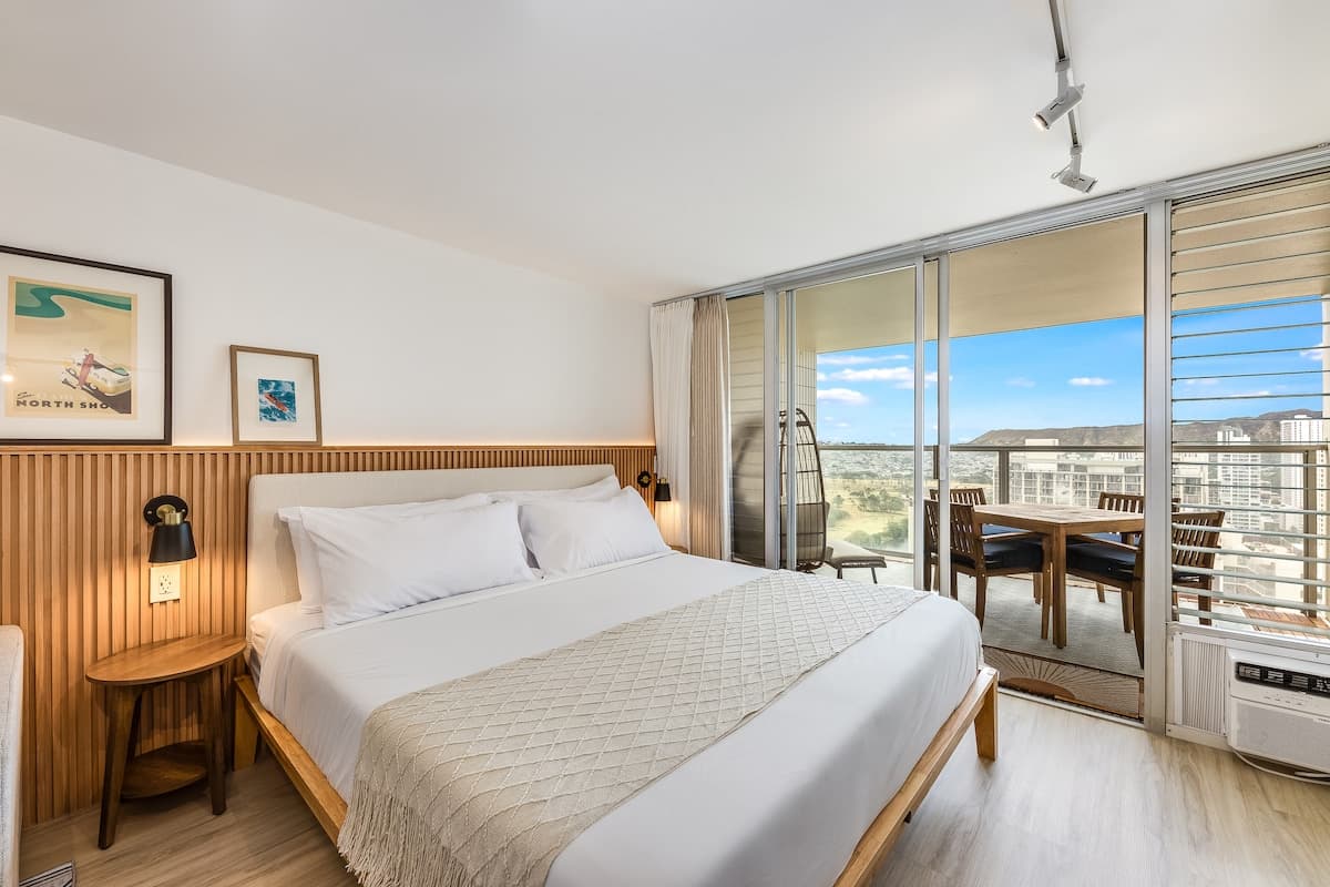 *Newly Remodeled - Ocean & Diamond Head View - Photo 4