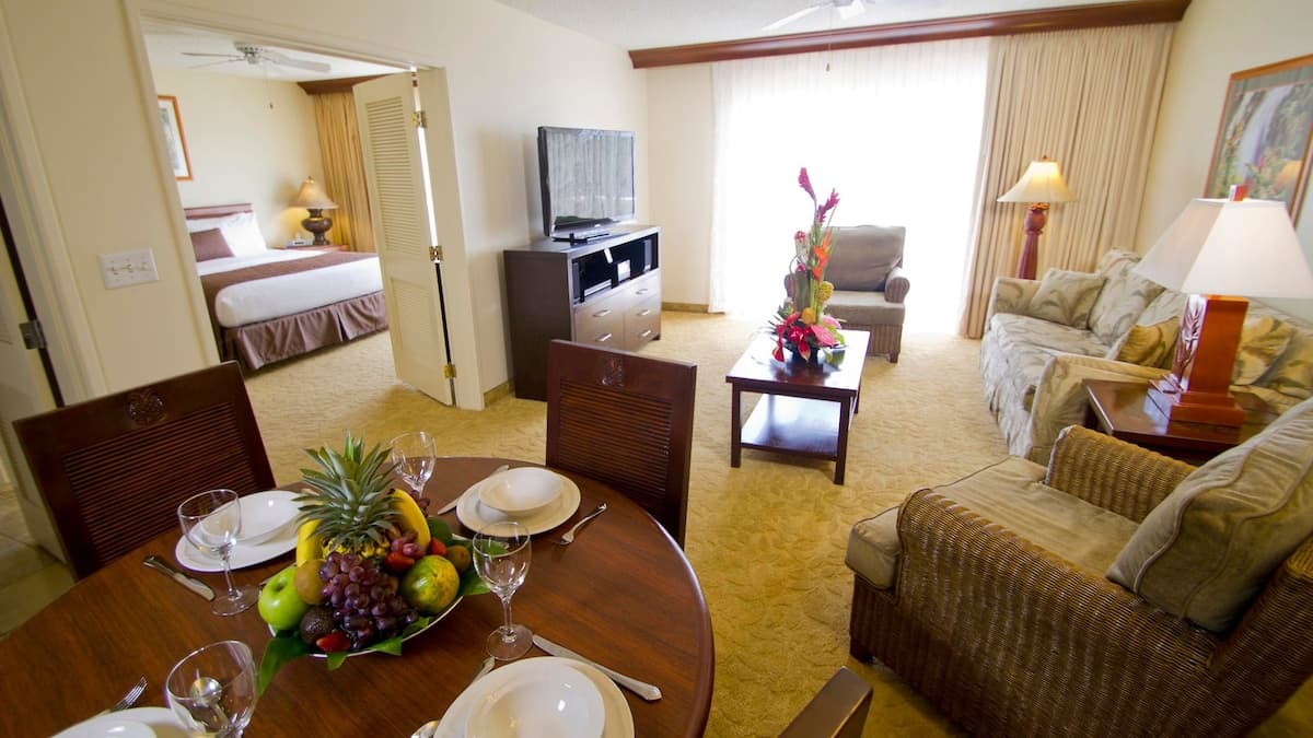 Condo in Lahaina · ★4.92 · 1 bedroom · 2 beds · 1 private bath - Photo 5