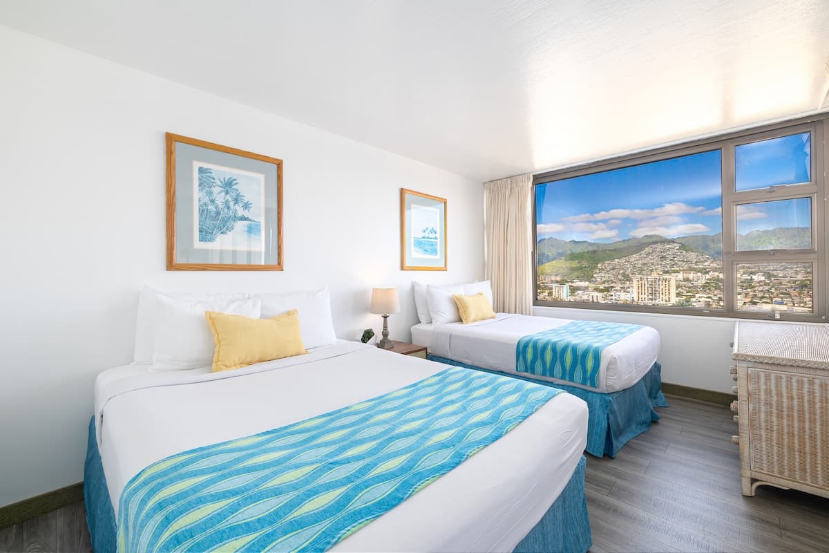 Condo in Honolulu · ★4.6 · 1 bedroom · 3 beds · 1 private bath - Photo 1