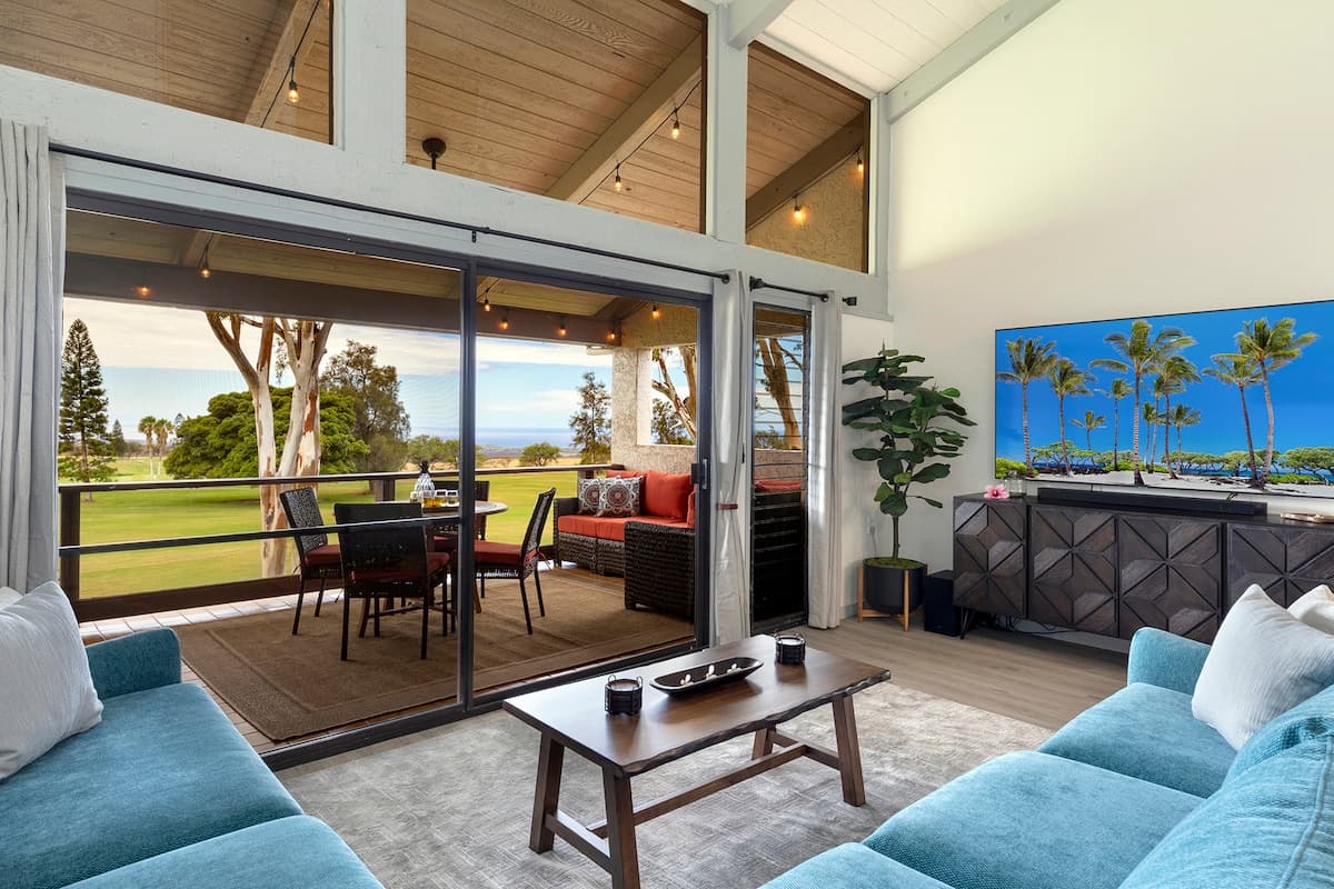 Sweeping Views - Spacious 3 Bds! - Photo 1