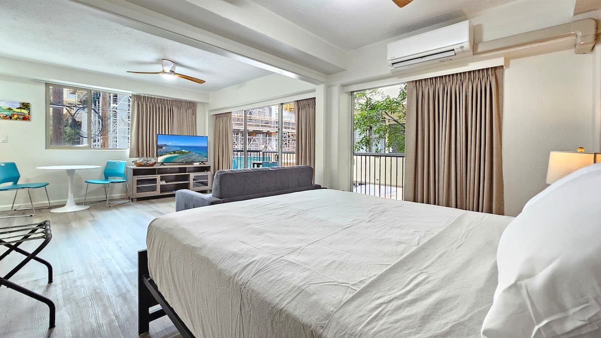 2412 PE St 201 1 block to Beach & Sleeper Sofa - Photo 1