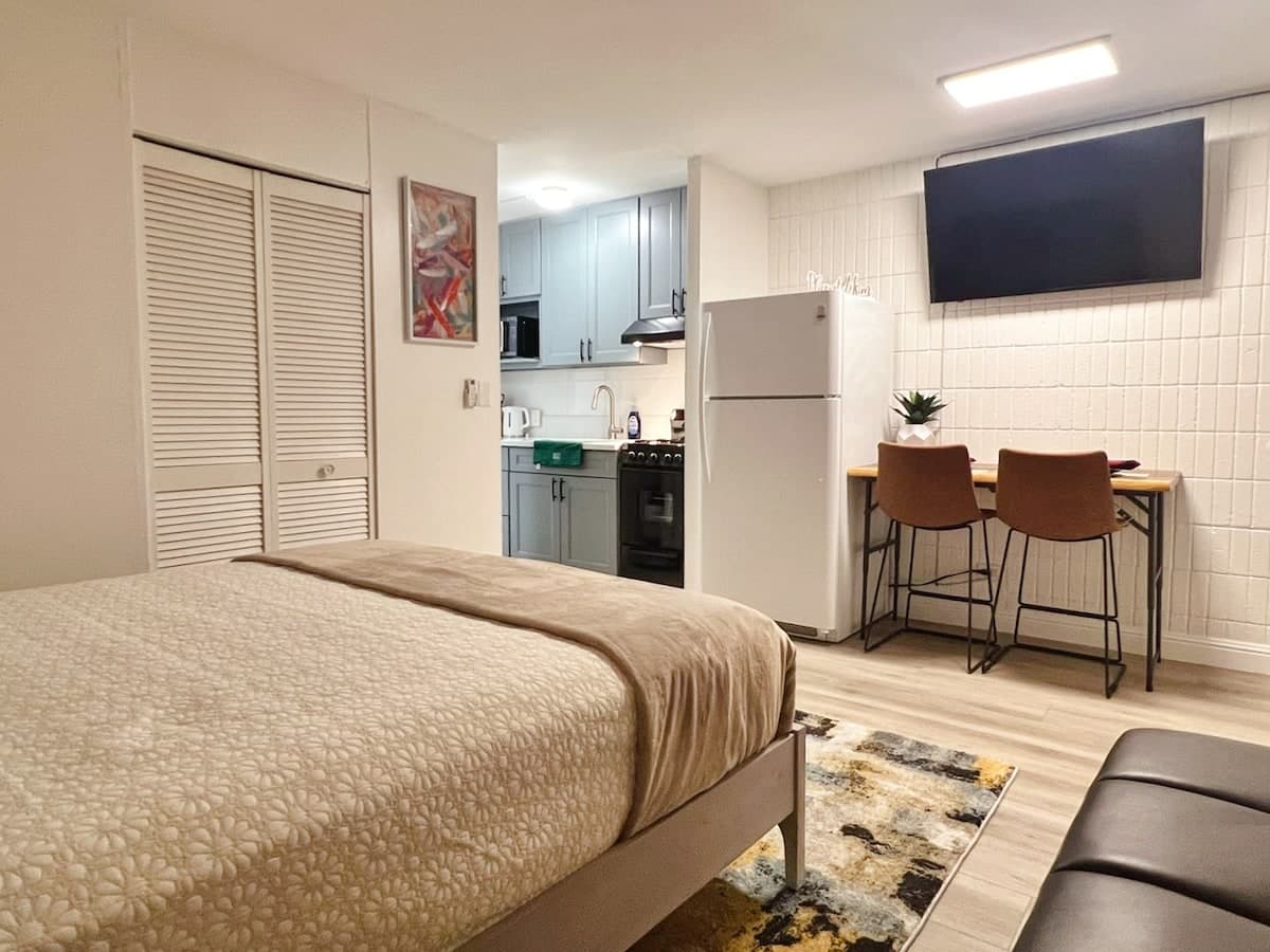 Newly Renovated Apt in Waikiki-Free Parking - Photo 4