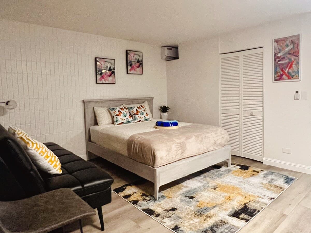 Newly Renovated Apt in Waikiki-Free Parking - Photo 2