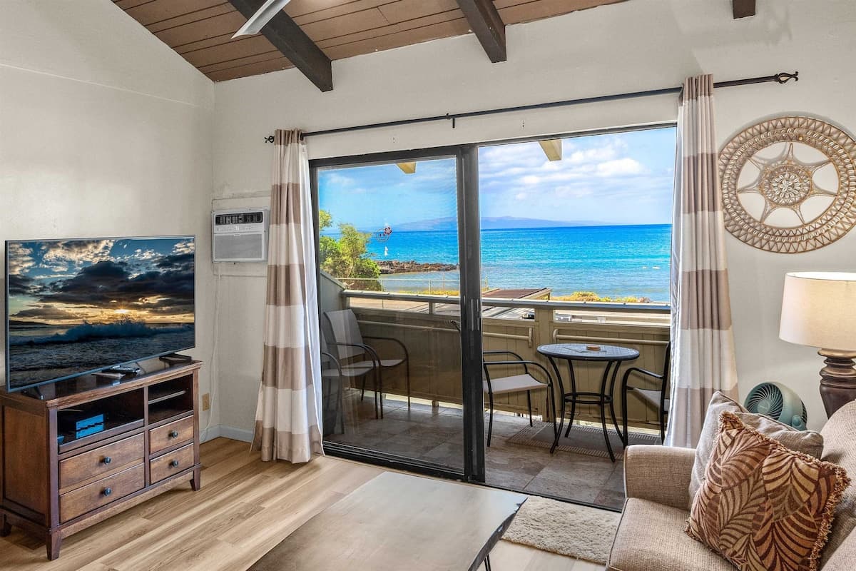Condo in Kihei · ★4.86 · 1 bedroom · 2 beds · 1 private bath - Photo 2
