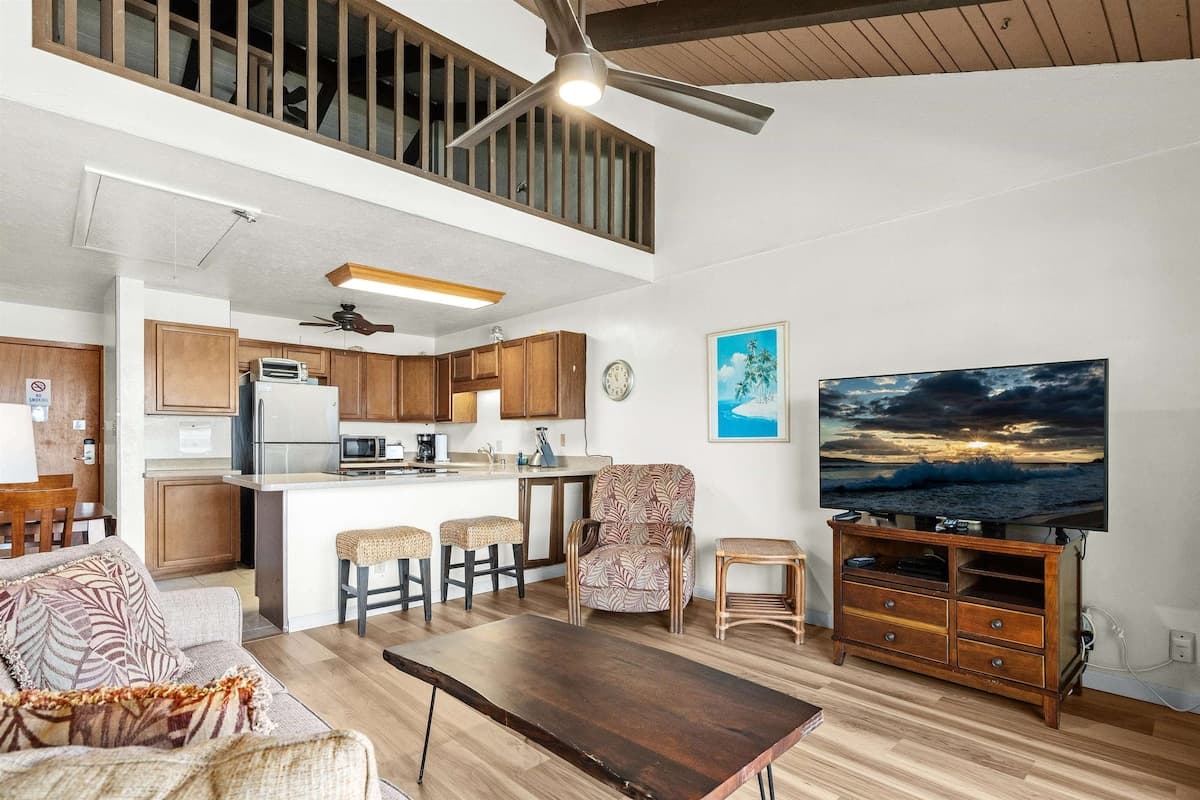 Condo in Kihei · ★4.86 · 1 bedroom · 2 beds · 1 private bath - Photo 3