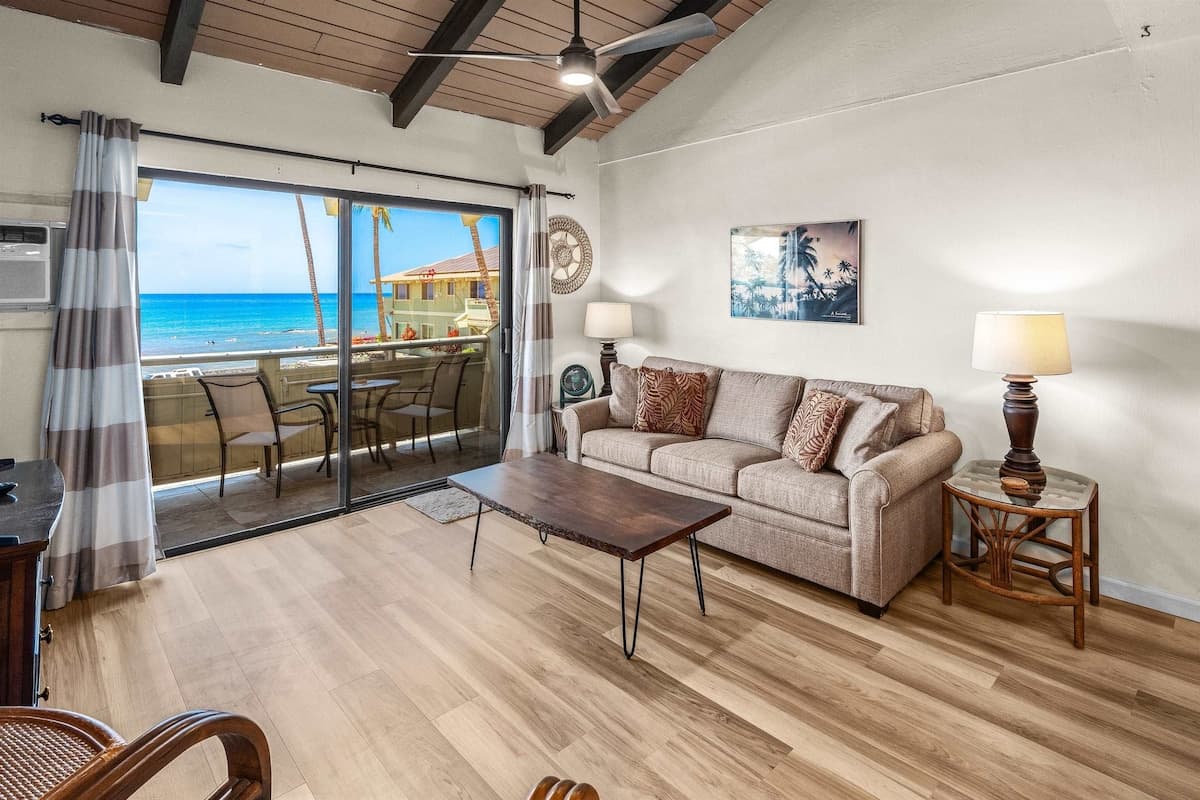 Condo in Kihei · ★4.86 · 1 bedroom · 2 beds · 1 private bath - Photo 4