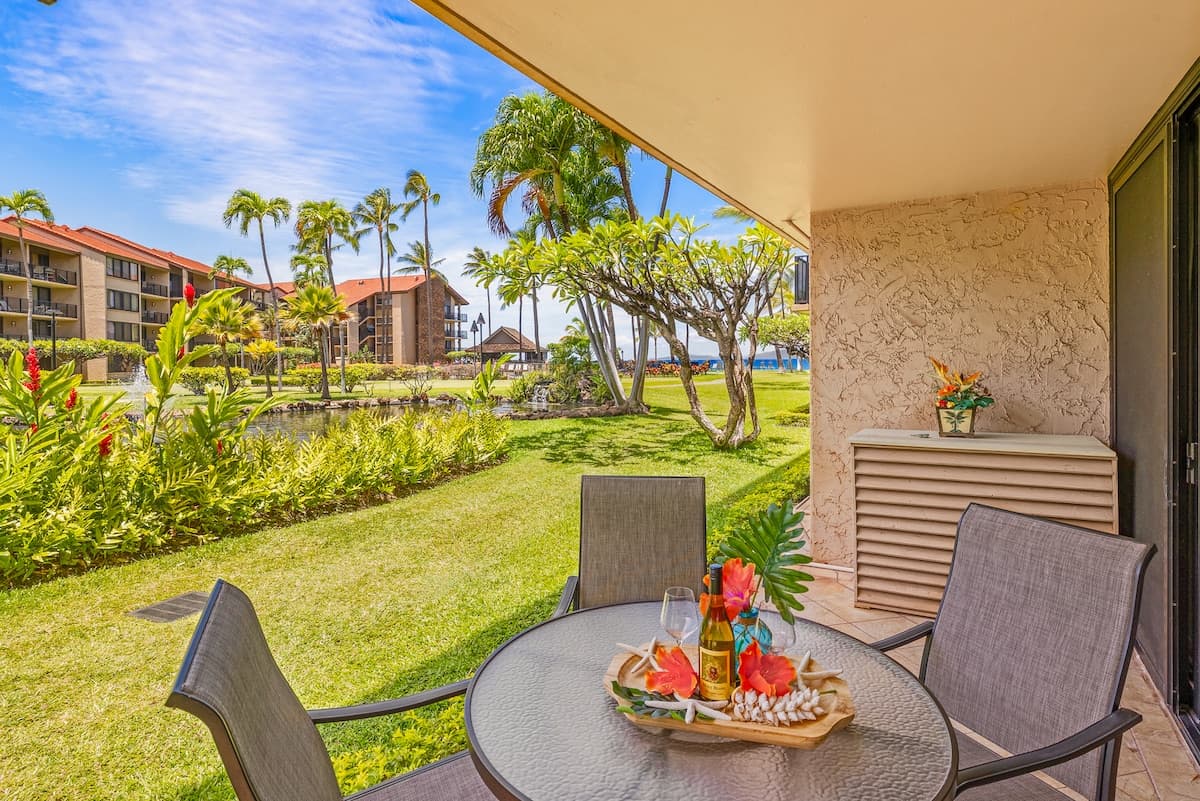 Condo in Lahaina · ★4.8 · 1 bedroom · 2 beds · 1 bath - Photo 1