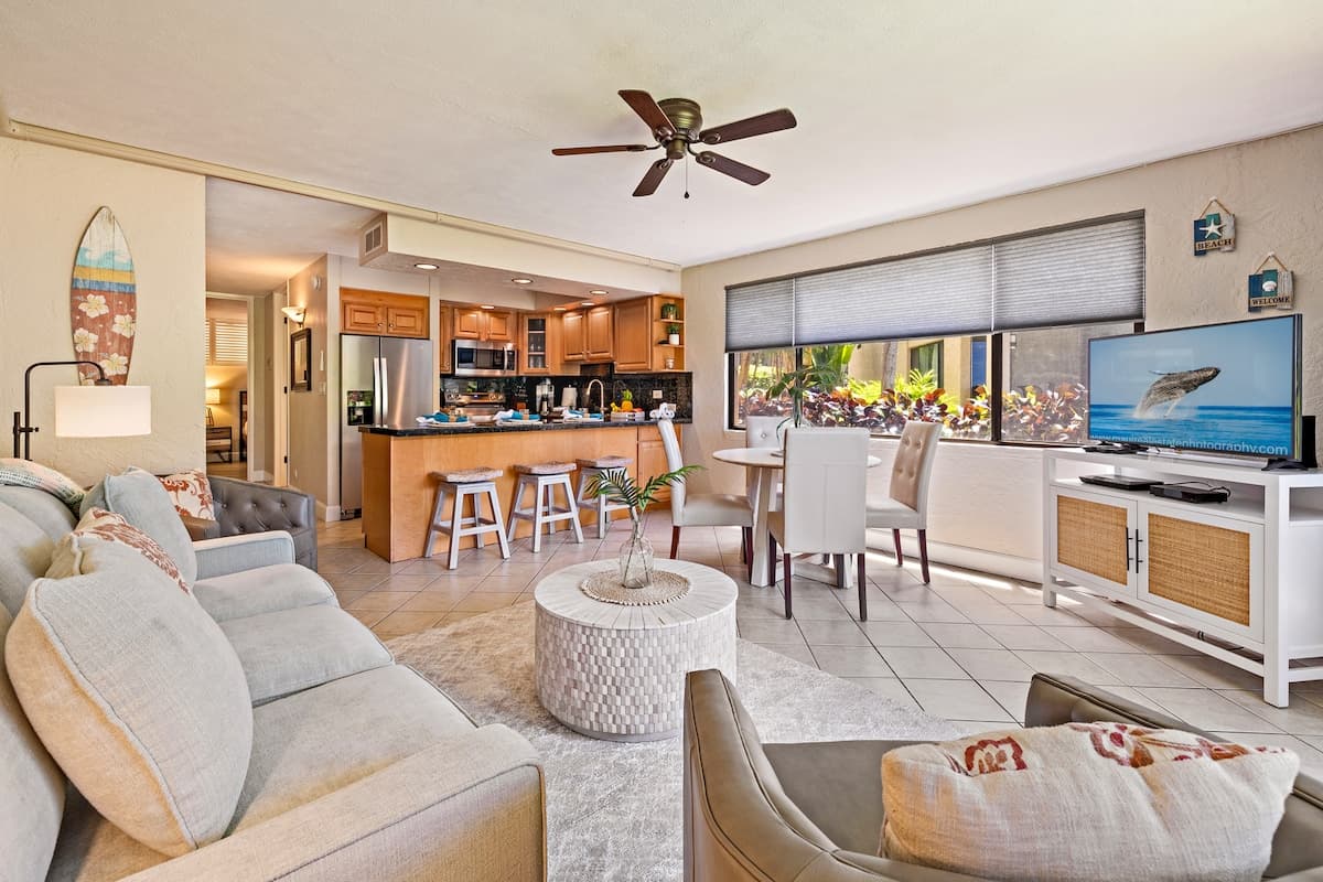 Condo in Lahaina · ★4.8 · 1 bedroom · 2 beds · 1 bath - Photo 4