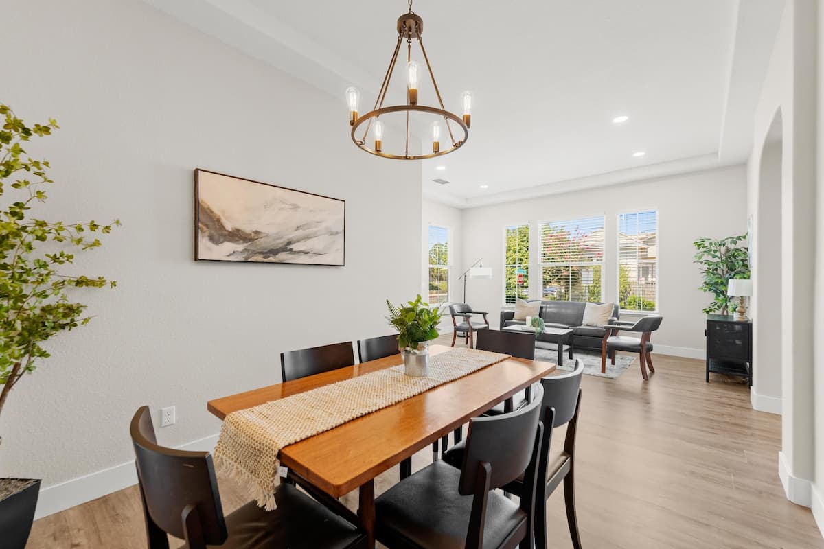 Gold Standard Home Near Airport & Hospitals - Photo 1