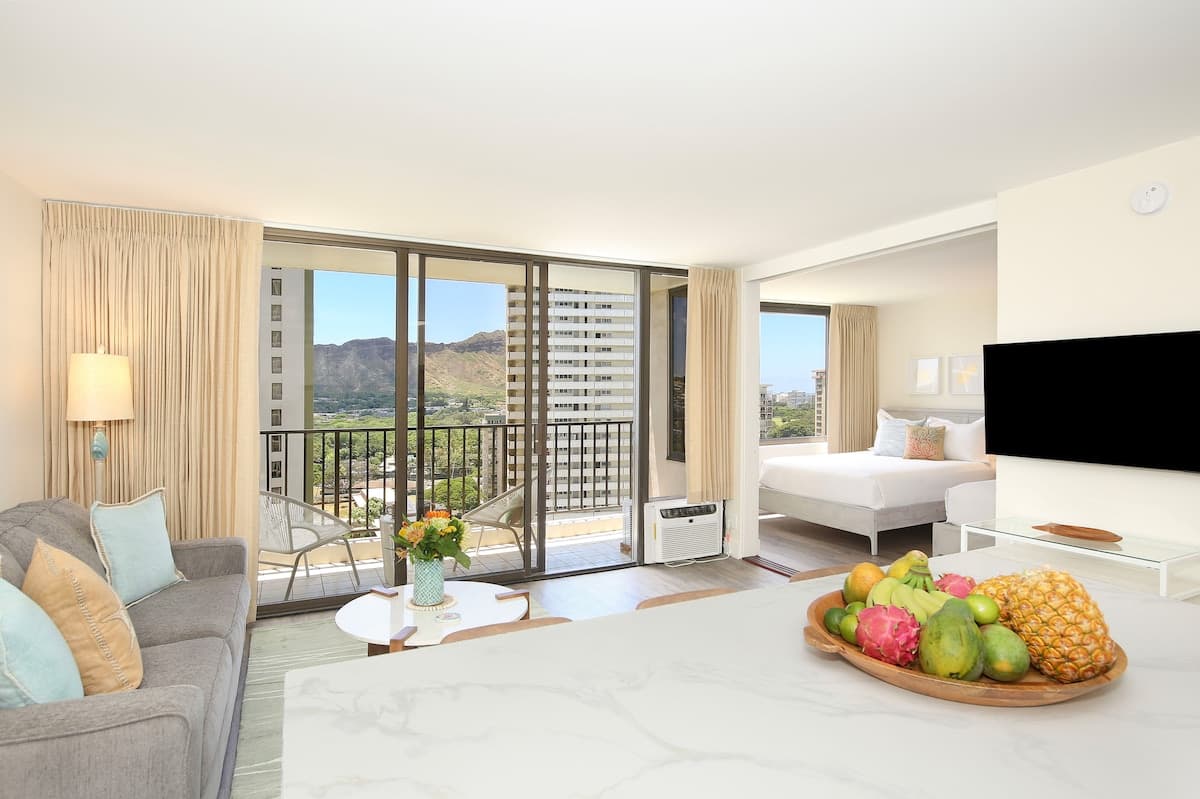 Condo in Honolulu · ★4.83 · 1 bedroom · 3 beds · 1 private bath - Photo 2