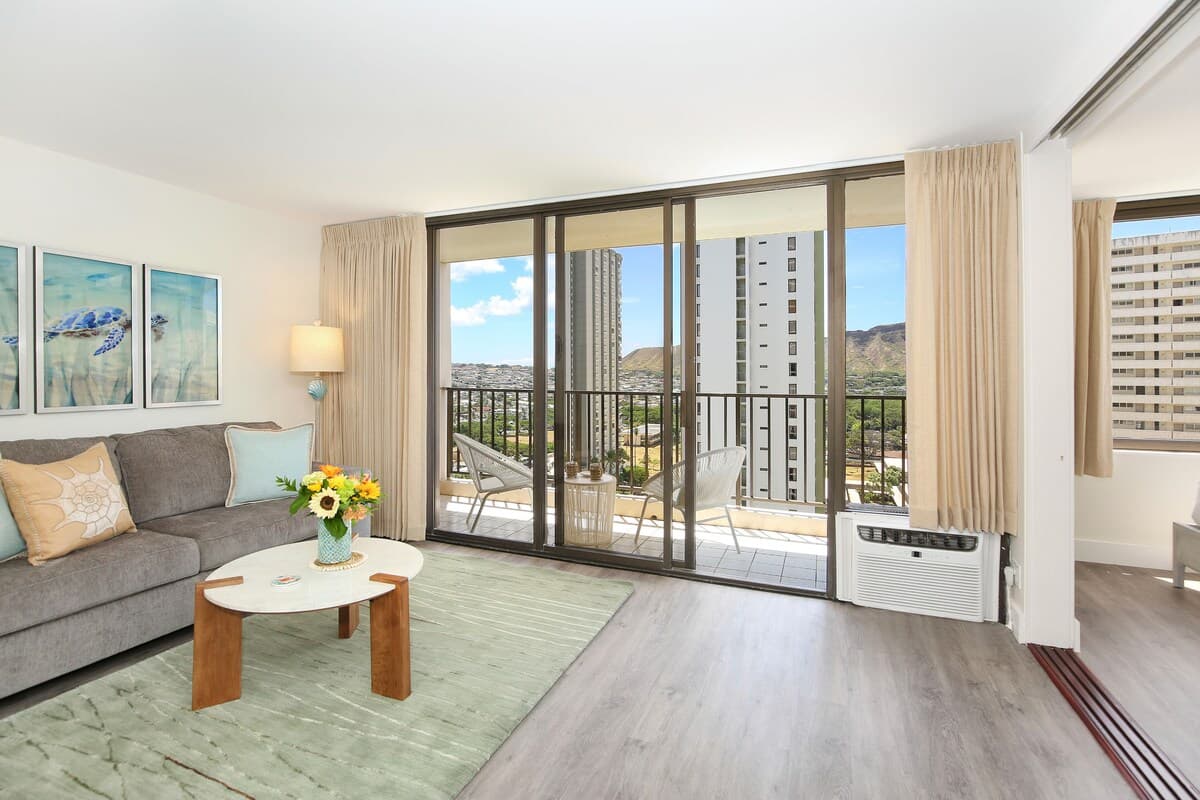 Condo in Honolulu · ★4.83 · 1 bedroom · 3 beds · 1 private bath - Photo 1