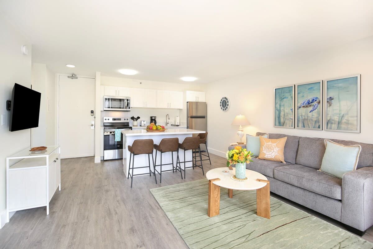 Condo in Honolulu · ★4.83 · 1 bedroom · 3 beds · 1 private bath - Photo 5