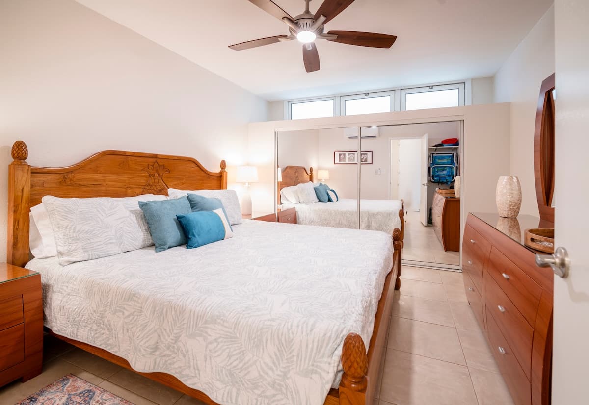 Locally owned, 1 BR w/ AC. Walk to the beach! - Photo 1