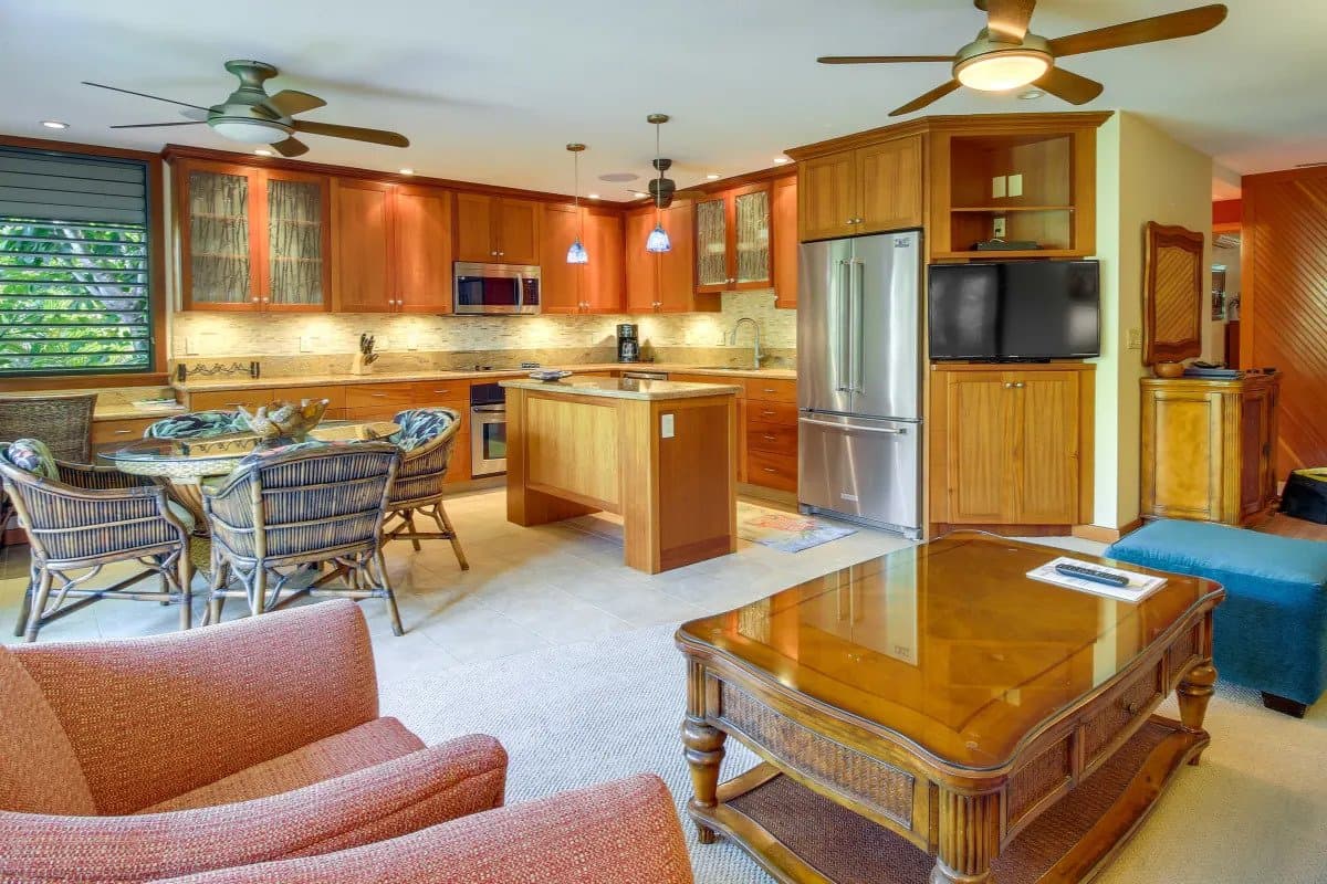 2 Bed / 2 Bath Beachfront Condo - Photo 3
