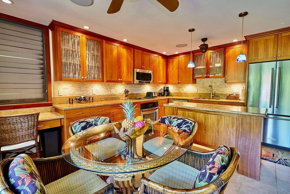 2 Bed / 2 Bath Beachfront Condo - Photo 4