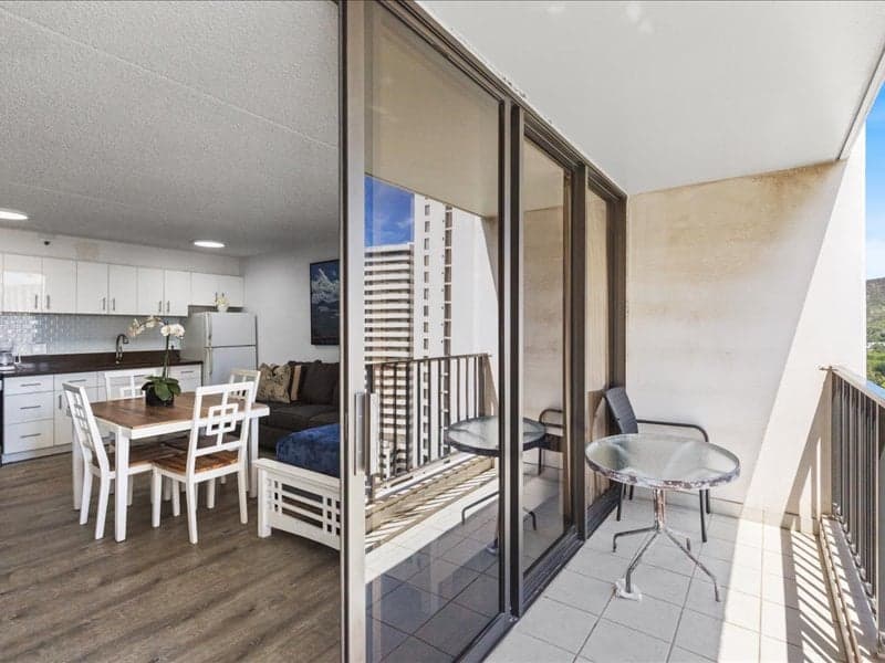 Condo in Honolulu · ★4.76 · 1 bedroom · 3 beds · 1 private bath - Photo 1