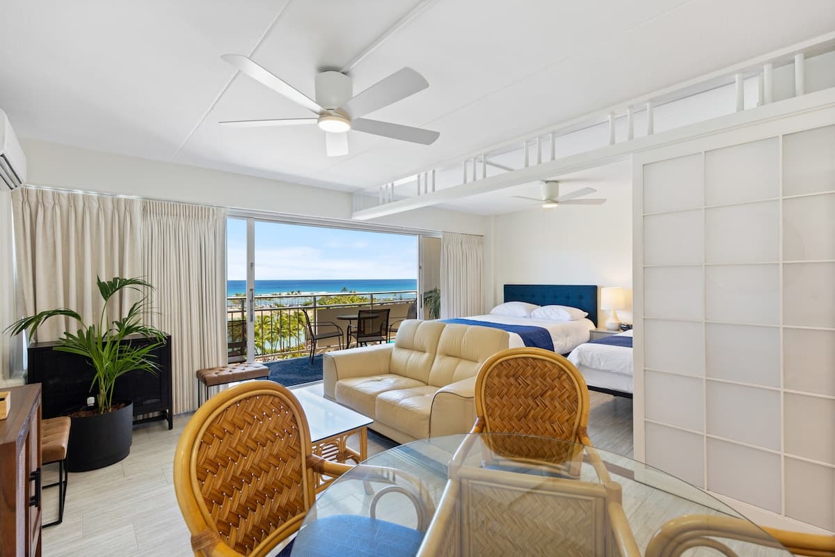 Condo in Honolulu · ★4.72 · 1 bedroom · 3 beds · 1 private bath - Photo 1